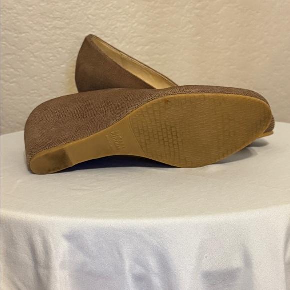 Stuart Weitzman Brown textured Wedge - Picture 2 of 6
